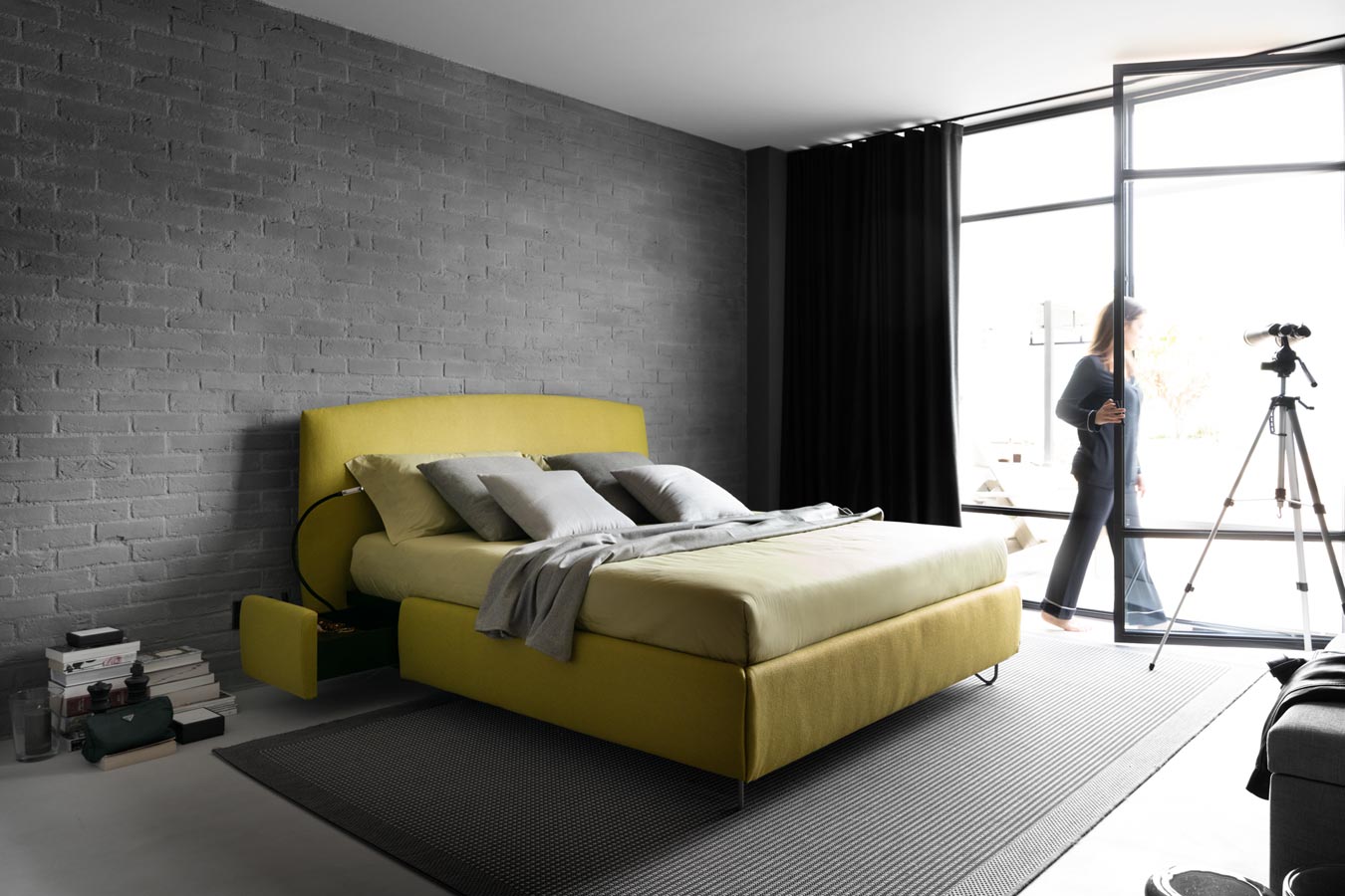 Letto imbottito contenitore a cassetti Sula Pop di Noctis