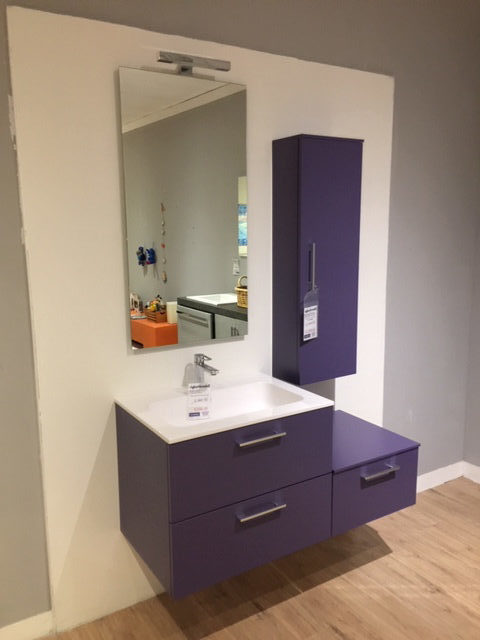 Mobile lavabo in offerta outlet, completo di lavabo, specchio, lampada