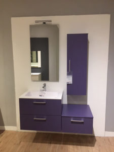 Mobile lavabo in offerta outlet, completo di lavabo, specchio, lampada