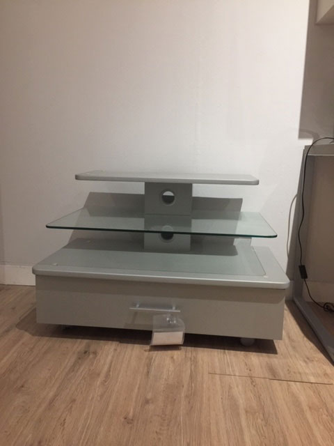 Mobile portatelevisore su rotelle grigio chiaro