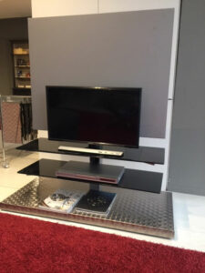 Porta televisione di design spostabile su ruote