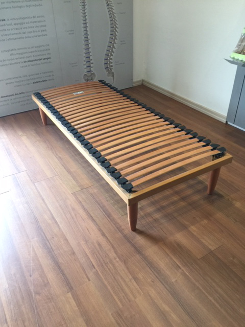 Rete a doghe singola in legno Level a prezzo speciale